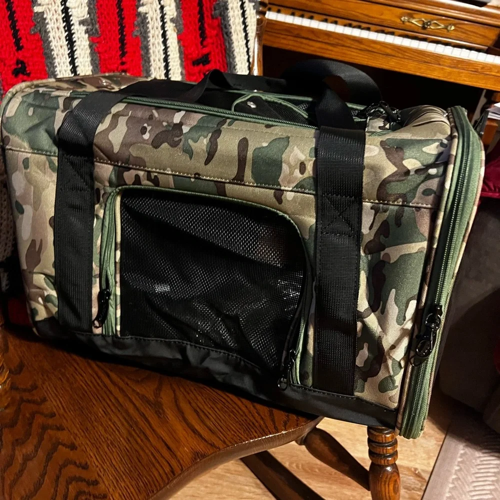 New Goodio pet carrier approved by airline carriers zip top and sides